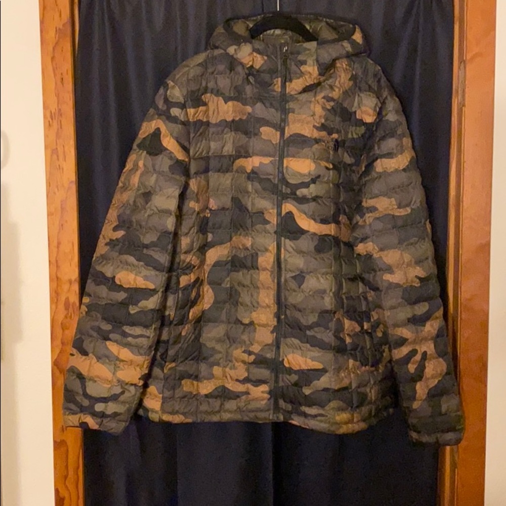 Men’s The North Face jacket.